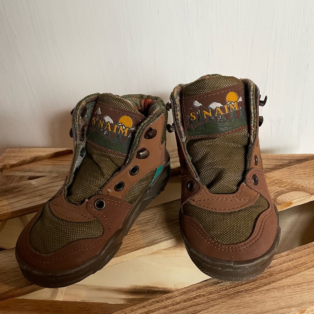 S’naim Hiking boots size 5